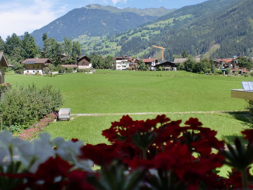 First Mountain Hotel Zillertal Aschau Im Zillertal Dış mekan fotoğraf